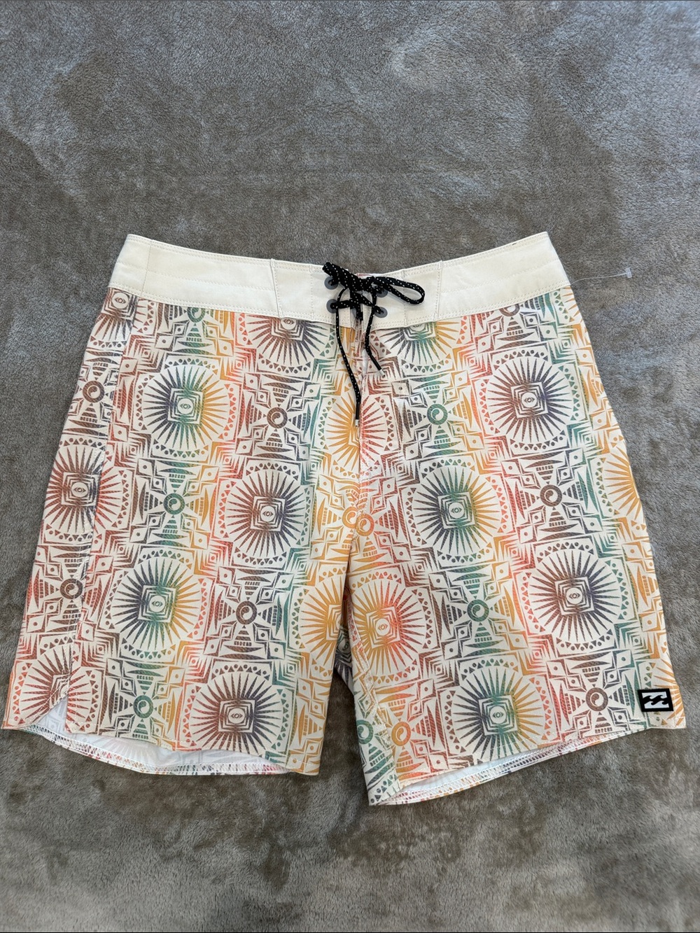 NWOT Billabong Multicolor Geo Sunburst Boardshorts size 29